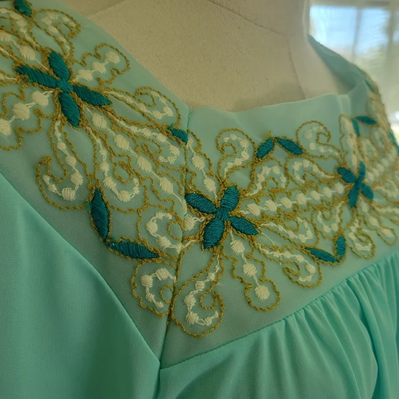 Vintage 1960s Goddard Artemis Nightgown Size S - Picture 4 of 6